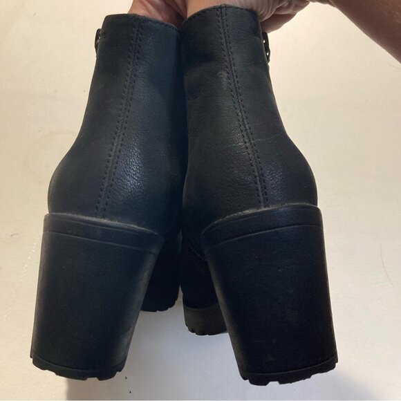 VAGABOND Sz 41 Chunky  3” Heel .75” Platform Suede Ankle Boots - Picture 15 of 15